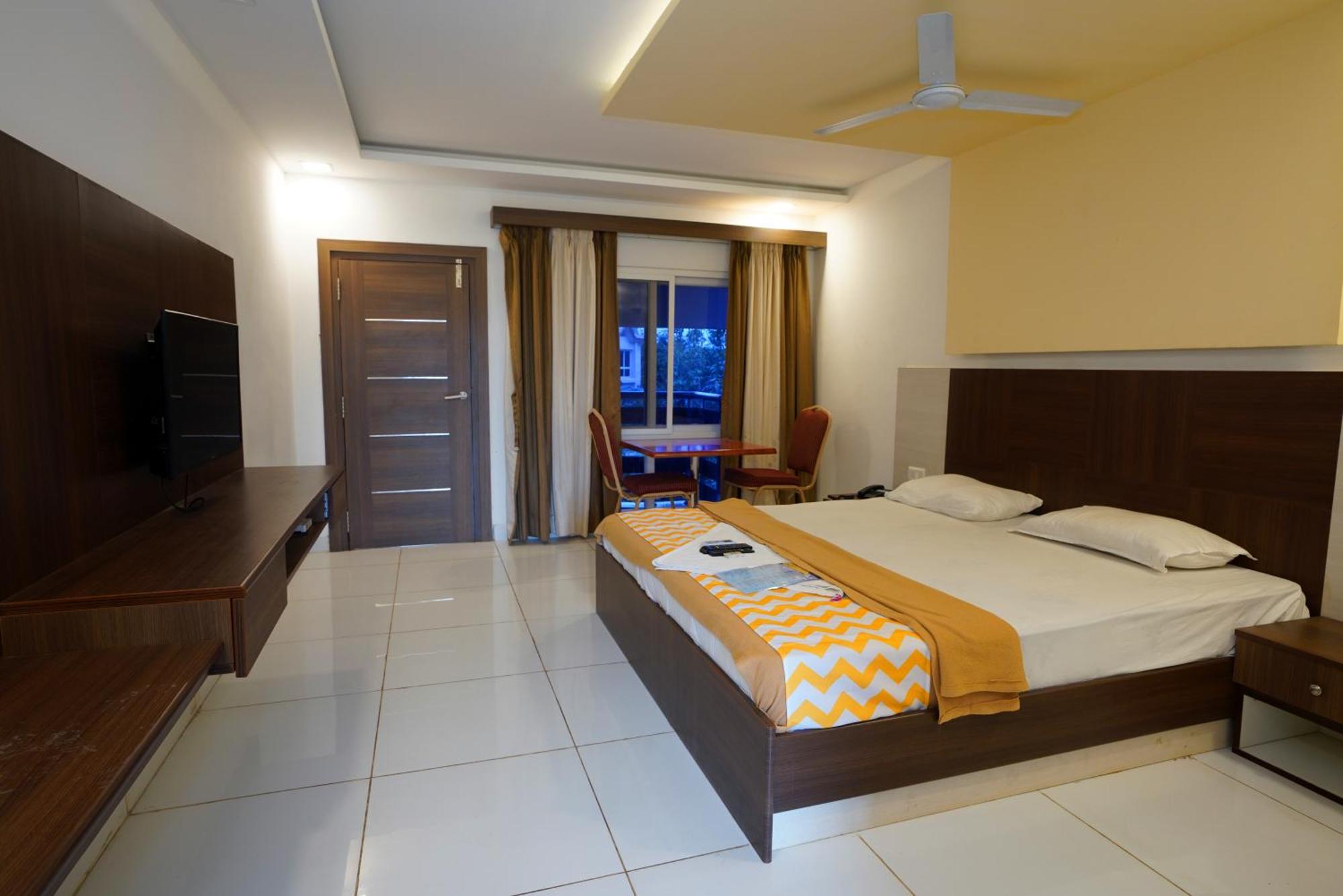 Park Inn Beach Resort Chennai Exteriör bild